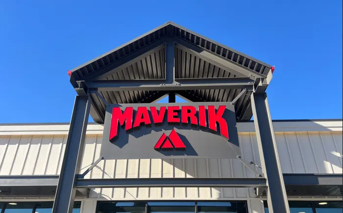 Maverik收购Kum & Go后叫停其餐饮项目:一场披萨盲测揭示的整合内幕