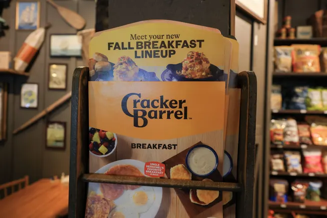 Cracker Barrel业务复苏，但品牌叙事未能同步